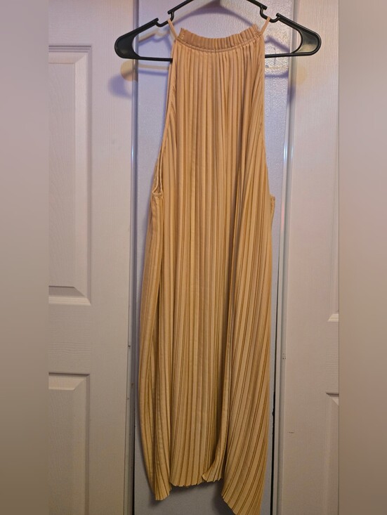 Banana Republic Dresses & Skirts - Banana Republic Pleated Maxi Dress — Light Beige